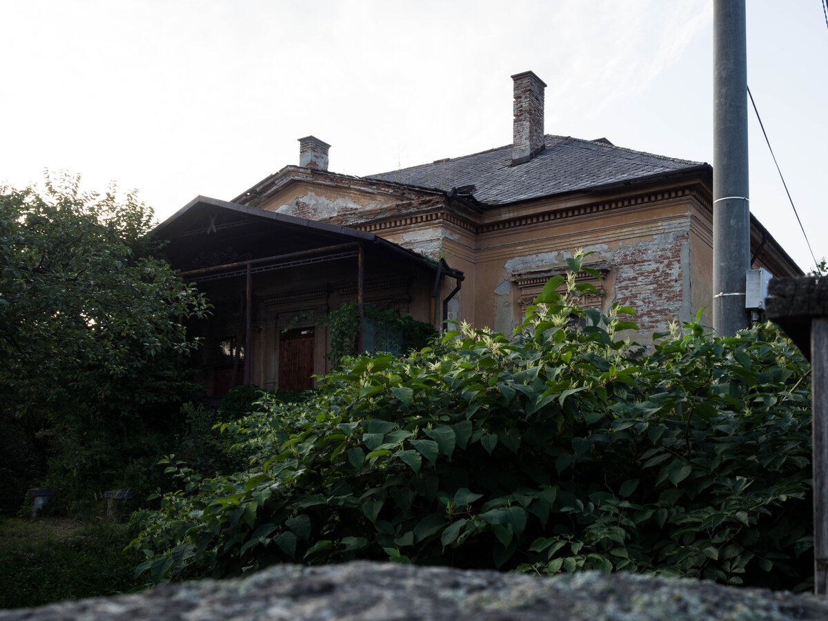 Ruffinyho vila v Dobšinej - bočný pohľad